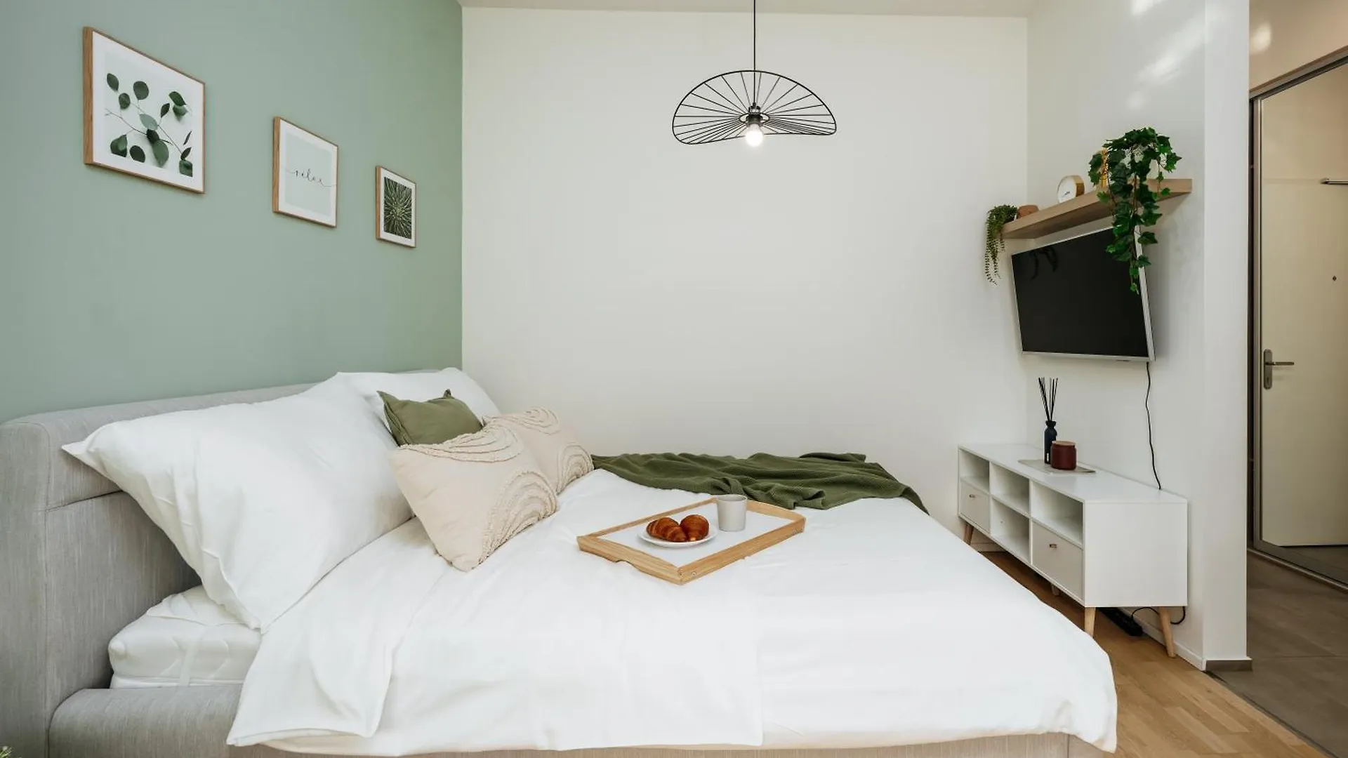 Prague Days - Premium Studios W Stunning Terraces - Easy City Access location